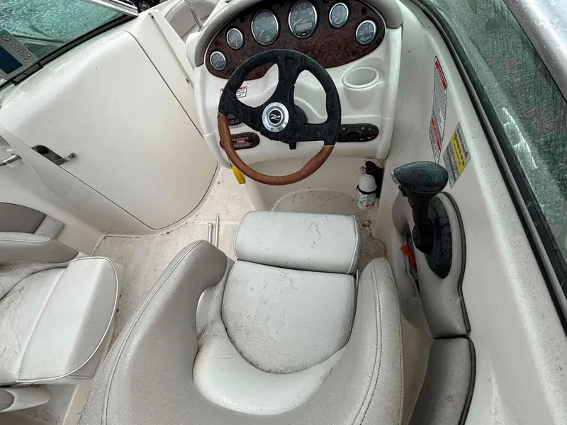 Slide: The Image of Sea Ray 220 Sundeck 2004 - 7