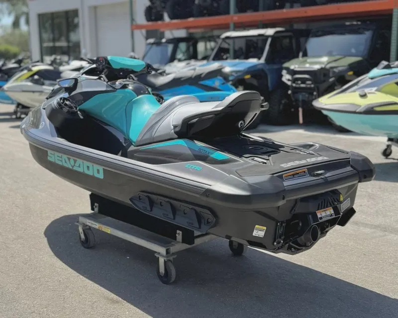 Slide: The Image of Sea-Doo GTR 230 2025 - 3