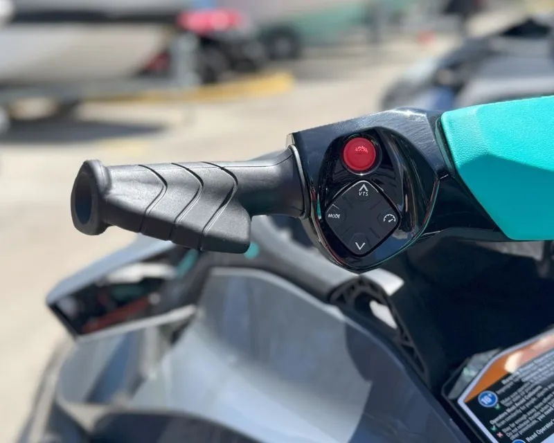 Slide: The Image of Sea-Doo GTR 230 2025 - 8