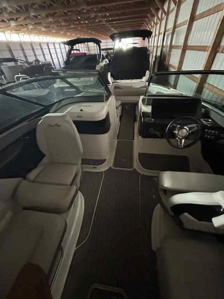 Slide: The Image of Sea Ray SLX 260 Surf 2023 - 14