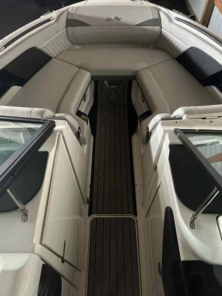 Slide: The Image of Sea Ray SLX 260 Surf 2023 - 18