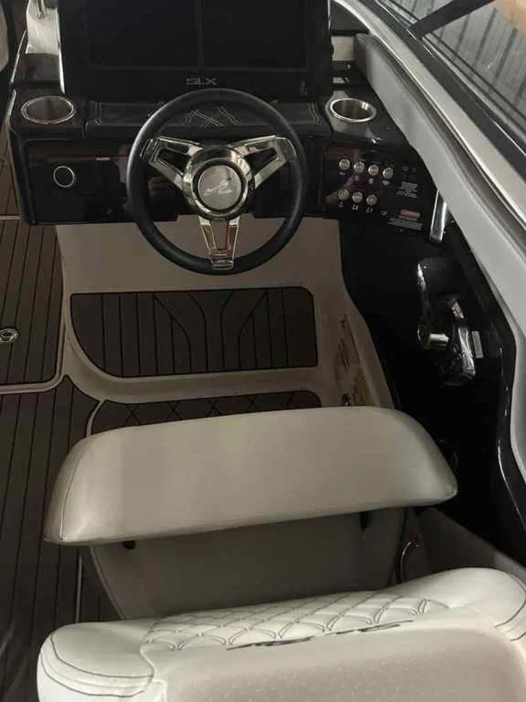 Slide: The Image of Sea Ray SLX 260 Surf 2023 - 20