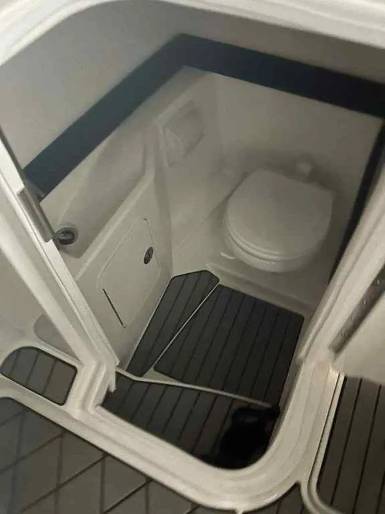 Slide: The Image of Sea Ray SLX 260 Surf 2023 - 23