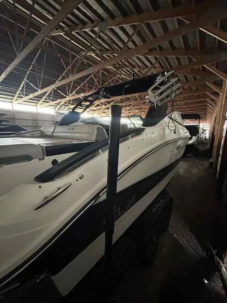 Slide: The Image of Sea Ray SLX 260 Surf 2023 - 3