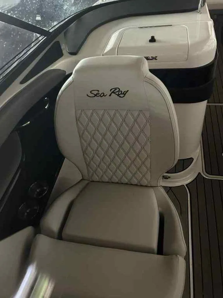 Slide: The Image of Sea Ray SLX 260 Surf 2023 - 5