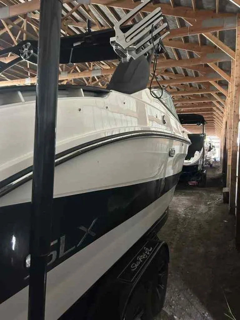 Slide: The Image of Sea Ray SLX 260 Surf 2023 - 7