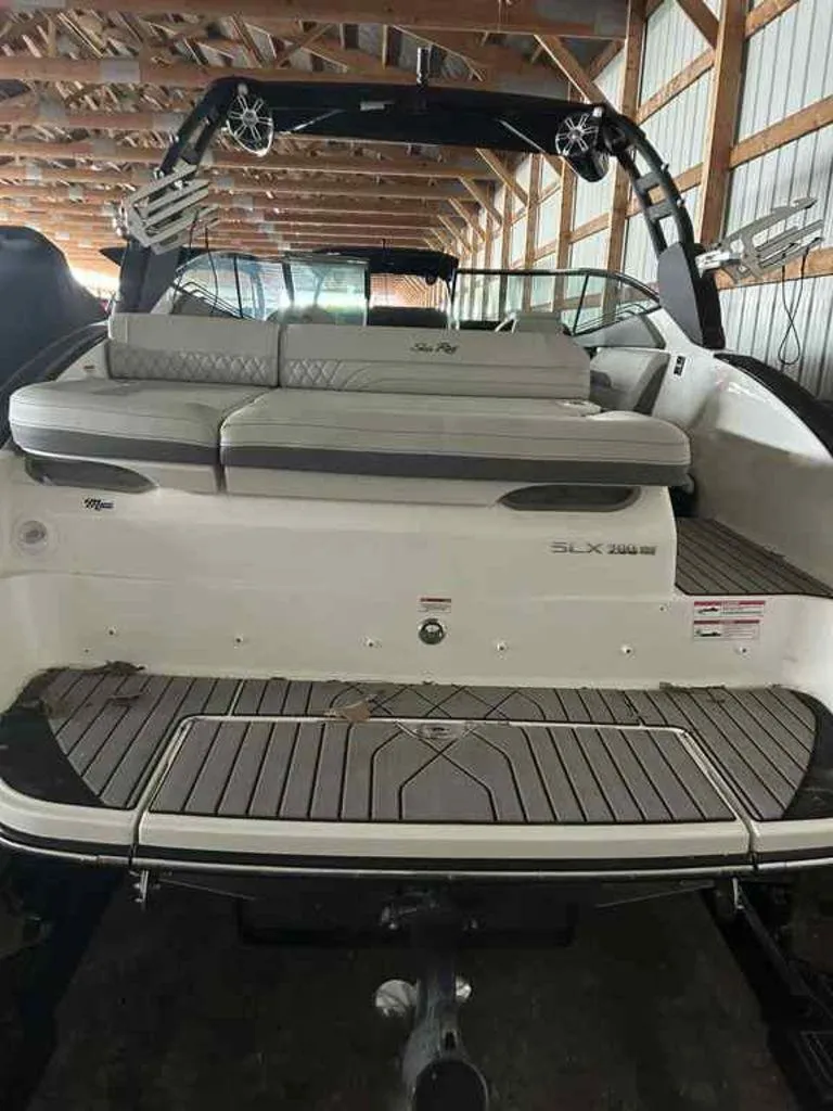 Slide: The Image of Sea Ray SLX 260 Surf 2023 - 8