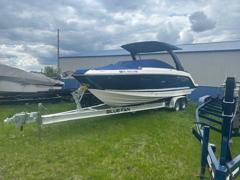 Slide: The Image of Sea Ray SLX 280 2018 - 17