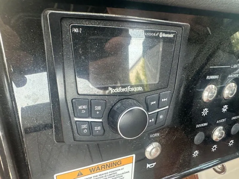 Slide: The Image of Sea Ray SLX 280 2018 - 20