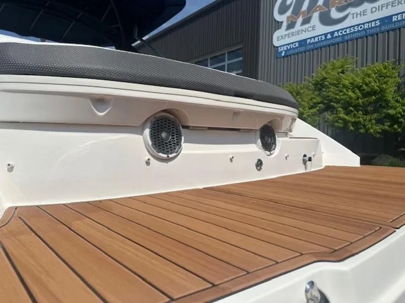 Slide: The Image of Sea Ray SLX 280 2018 - 3