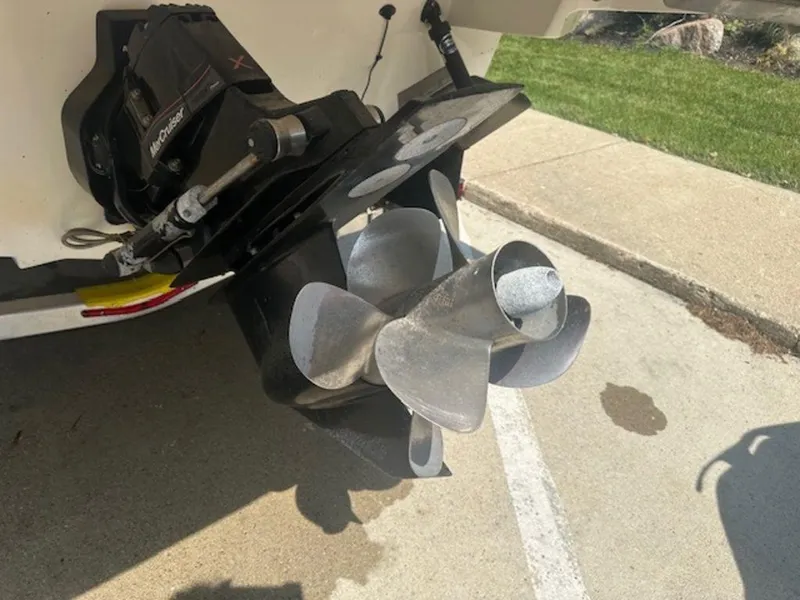 Slide: The Image of Sea Ray SLX 280 2018 - 4