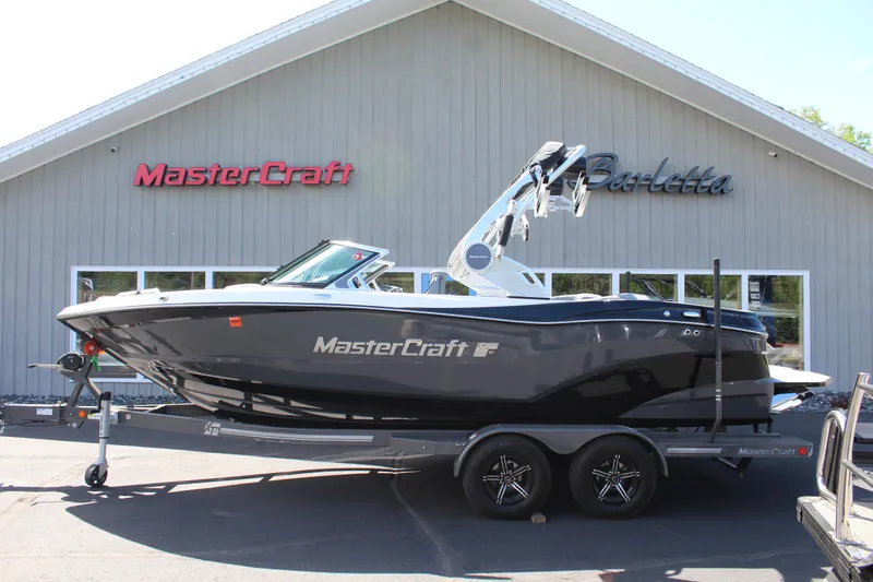 Slide: The Image of MasterCraft XT21 2020 - 1