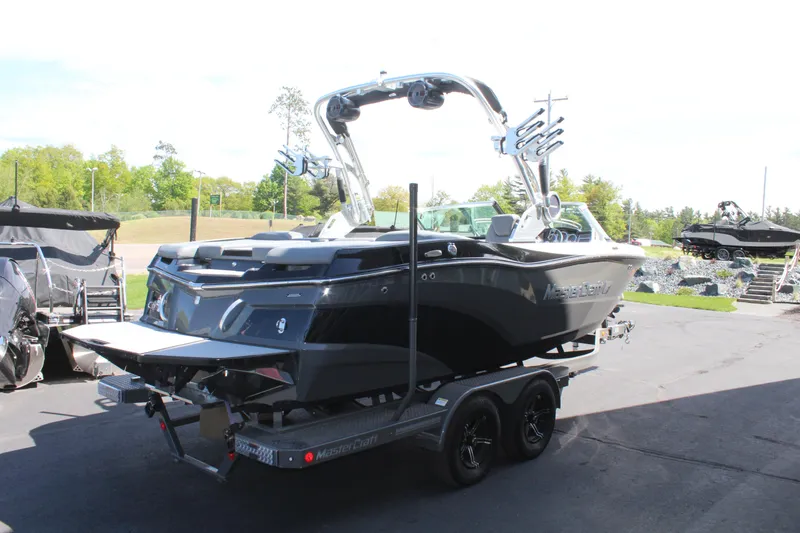 Slide: The Image of MasterCraft XT21 2020 - 5