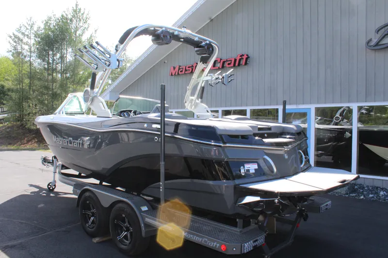 Slide: The Image of MasterCraft XT21 2020 - 6