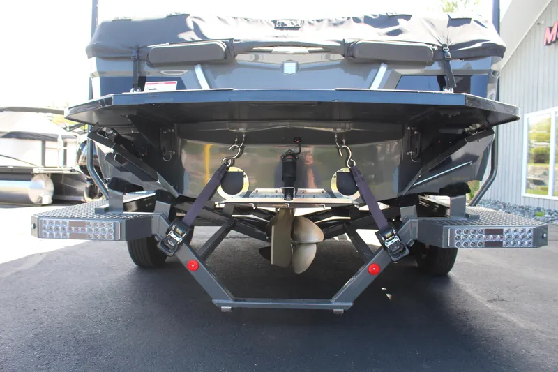 Slide: The Image of MasterCraft XT21 2020 - 7