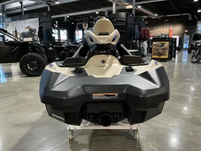 Slide: The Image of Sea-Doo Spark Trixx For 3 Rotax 900 ACE - 90 Ibr A 2025 - 4