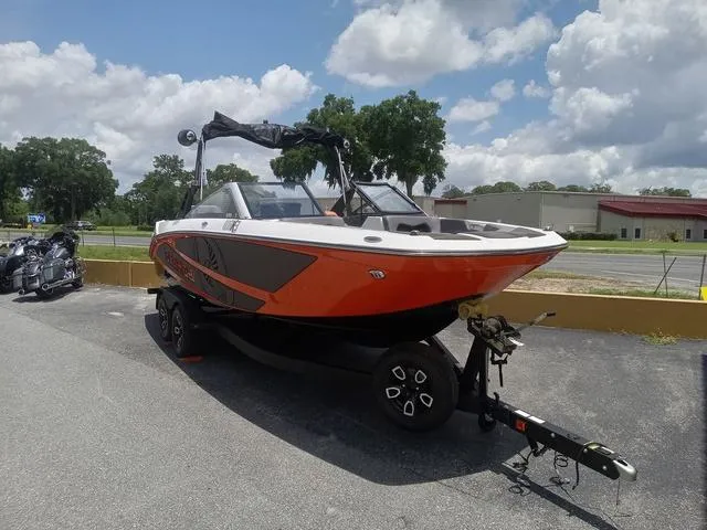 Slide: The Image of Scarab 235 LX Wake 2025 - 13