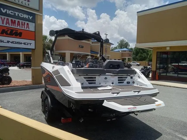 Slide: The Image of Scarab 235 LX Wake 2025 - 21