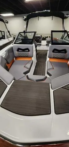 Slide: The Image of Scarab 235 LX Wake 2025 - 3