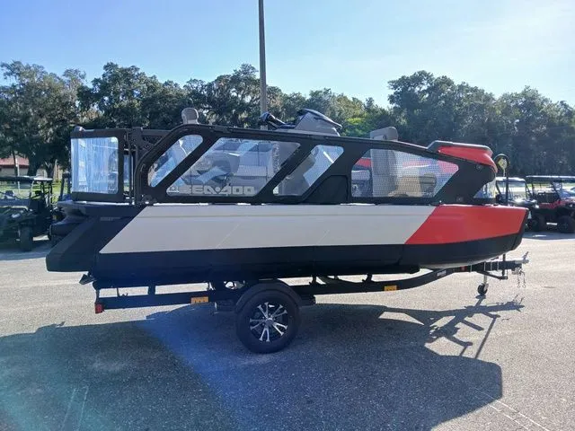 Slide: The Image of Sea-Doo Switch™ 16 - 130 Hp Painted 2025 - 19