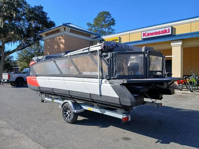 Slide: The Image of Sea-Doo Switch® 19 - 170 hp 2024 - 20