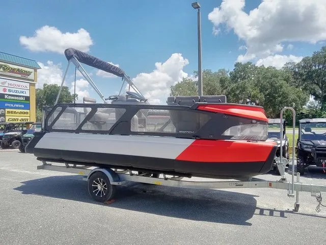 Slide: The Image of Sea-Doo Switch® 19 - 170 hp 2024 - 3