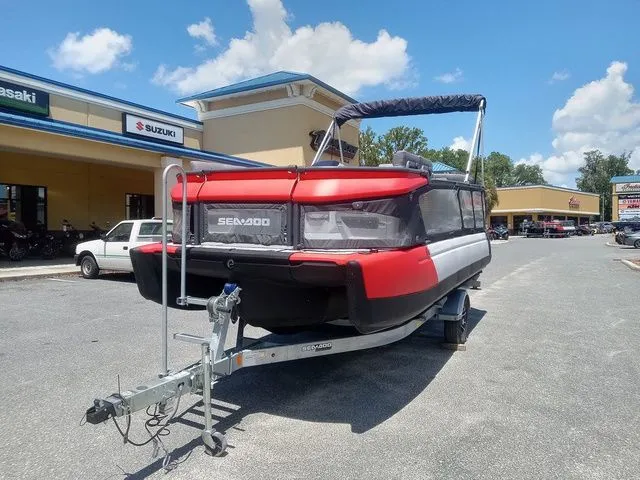 Slide: The Image of Sea-Doo Switch® 19 - 170 hp 2024 - 7