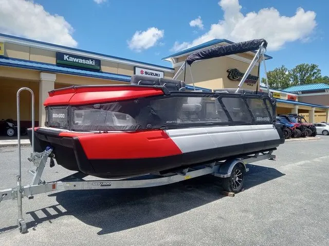 Slide: The Image of Sea-Doo Switch® 19 - 170 hp 2024 - 8