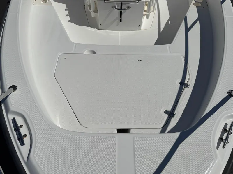 Slide: The Image of 2007 Boston Whaler 200 Dauntless boat deck with storage compartment. - 5