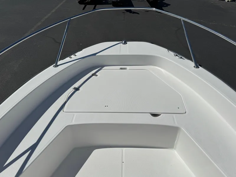 Slide: The Image of 2007 Boston Whaler 200 Dauntless boat deck with railing, viewed from above. - 7
