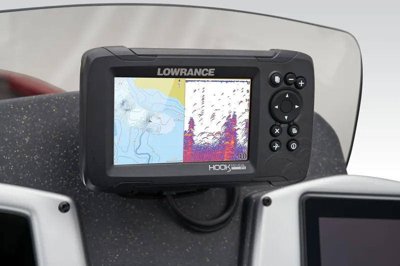 Slide: The Image of Tracker Pro Team 175 2025 - 35