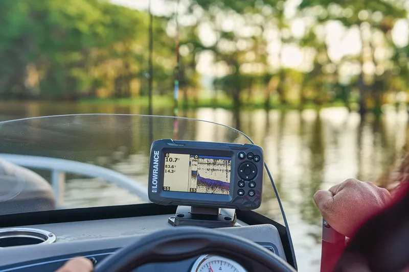 Slide: The Image of Sun Tracker Bass Buggy 18 DLX 2025 - 74