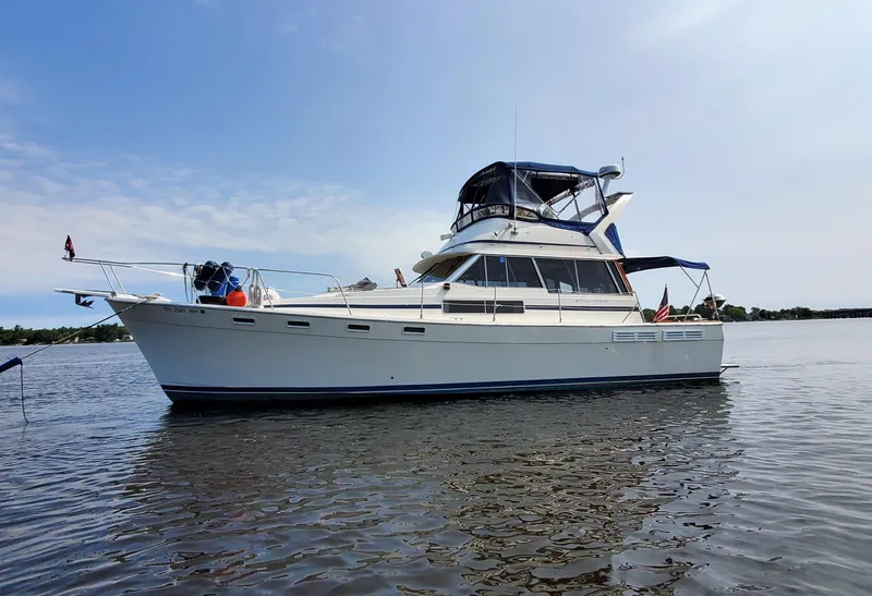 The Image of 1985 Bayliner 3870 Motoryacht with flybridge on calm water, side view. - 0