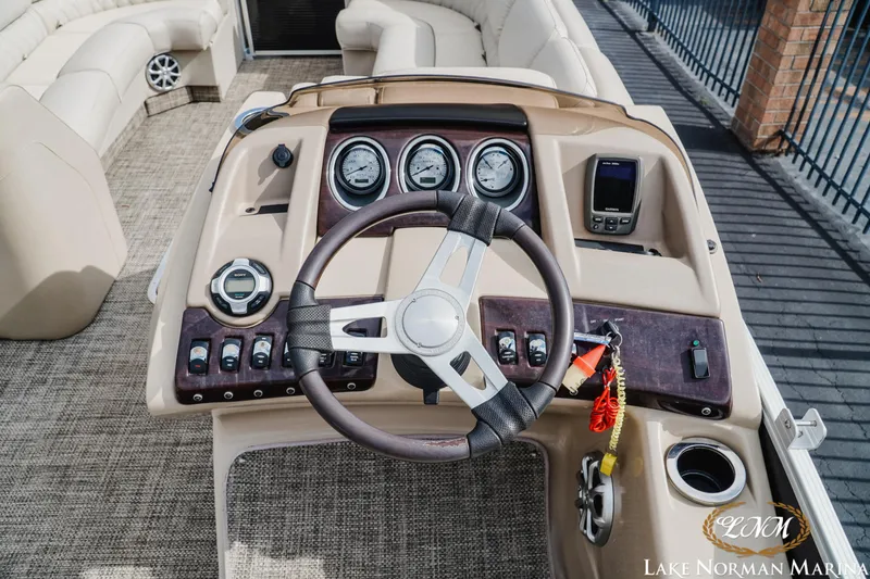 Slide: The Image of Bennington 2550QSR 2014 - 11