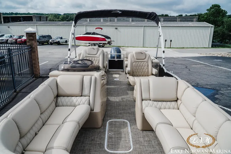 Slide: The Image of Bennington 2550QSR 2014 - 12