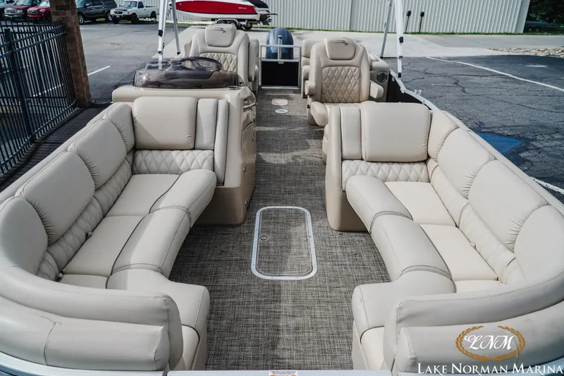 Slide: The Image of Bennington 2550QSR 2014 - 13