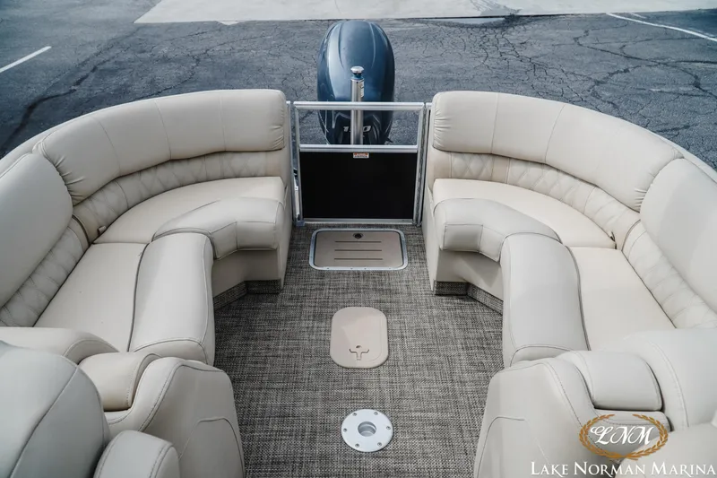 Slide: The Image of Bennington 2550QSR 2014 - 15