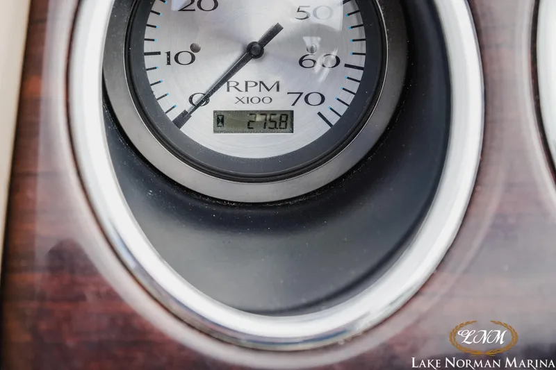 Slide: The Image of Bennington 2550QSR 2014 - 16