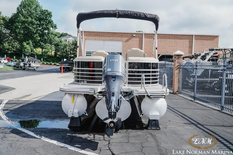 Slide: The Image of Bennington 2550QSR 2014 - 4