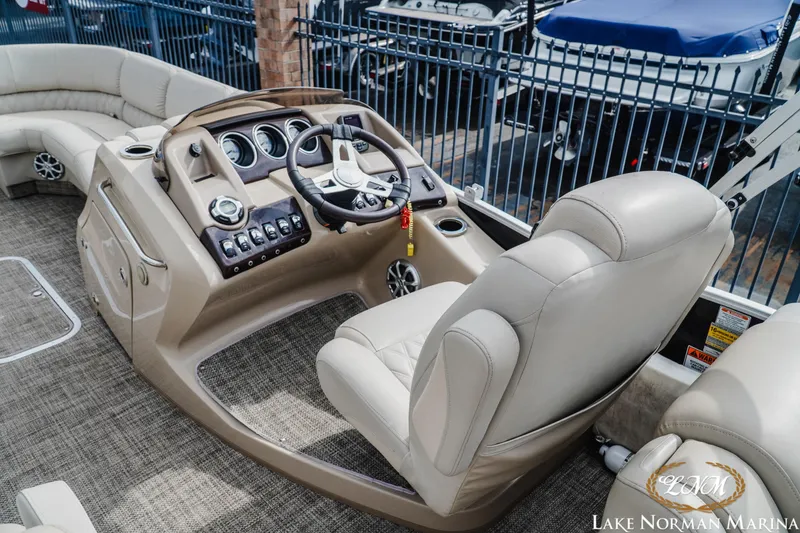 Slide: The Image of Bennington 2550QSR 2014 - 8