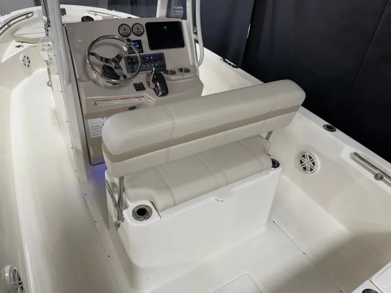 Slide: The Image of Boston Whaler 220 Dauntless 2026 - 26