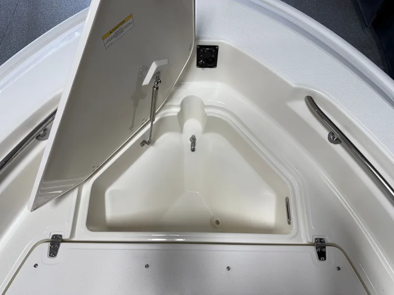 Slide: The Image of Boston Whaler 220 Dauntless 2026 - 54