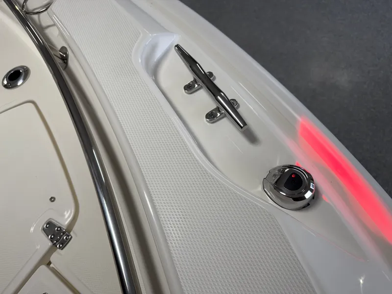 Slide: The Image of Boston Whaler 220 Dauntless 2026 - 56