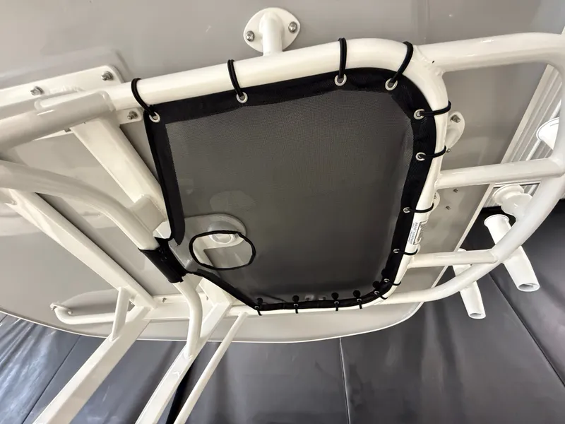 Slide: The Image of Boston Whaler 220 Dauntless 2026 - 60