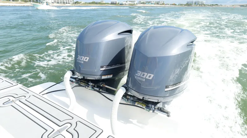 Slide: The Image of Twin Yamaha 300 outboard engines on a 2004 Jupiter 31 FS boat in motion. - 39