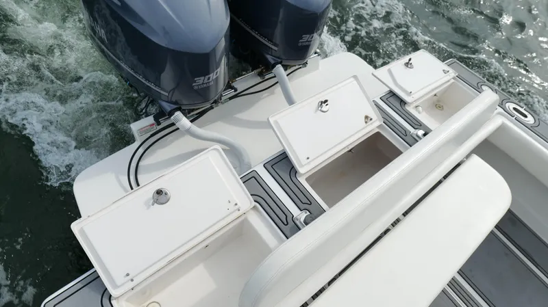Slide: The Image of 2004 Jupiter 31 FS boat with dual engines and storage compartments on the water. - 40