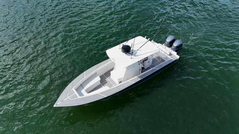 Slide: The Image of 2004 Jupiter 31 FS boat on open water, aerial view. - 9