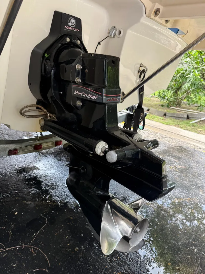 Slide: The Image of 2011 Bayliner 184 SF boat with MerCruiser Alpha One outdrive. - 7