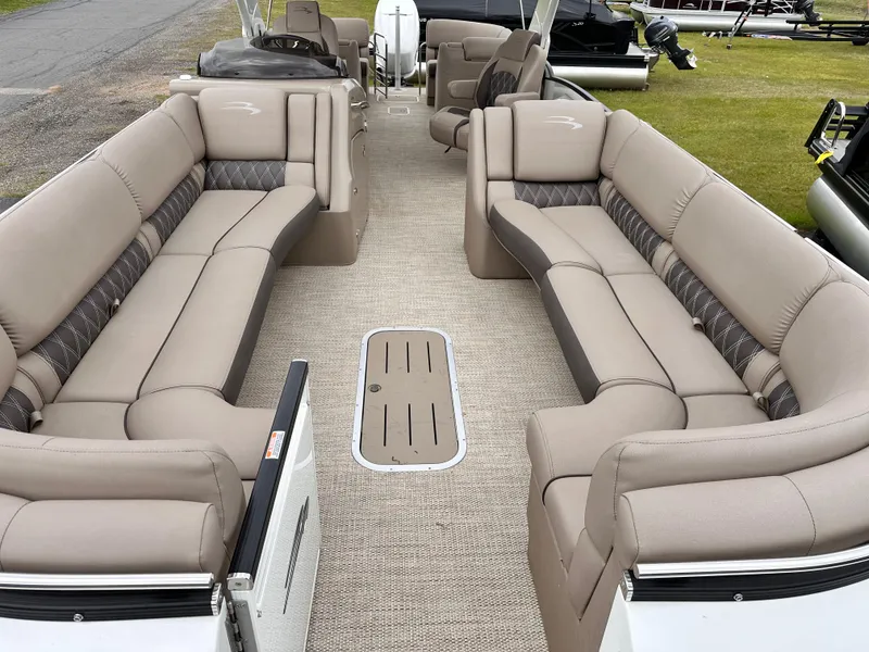 Slide: The Image of Bennington 28 QX Fast back Arch Triple Pontoon 2023 - 8
