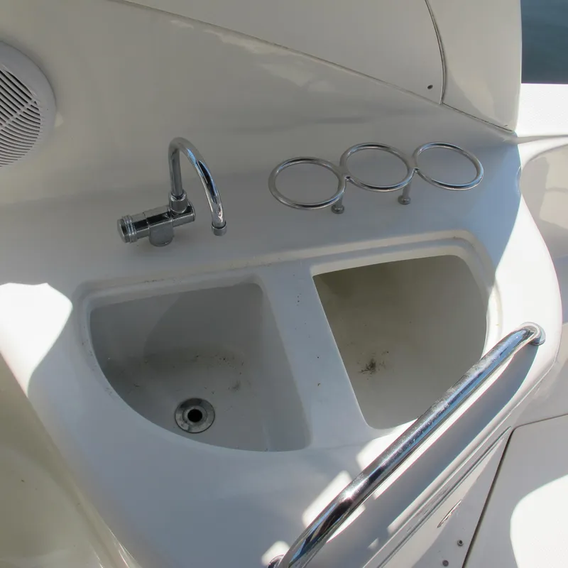 Slide: The Image of 2007 Sea Ray 280 DA boat sink and cup holders on deck. - 13